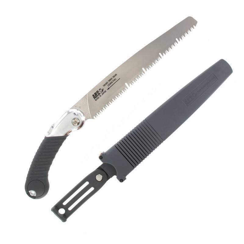 Scie d'élagage professionnelle ARS TL-24 avec lame inclinable et son étui de protection rigide.